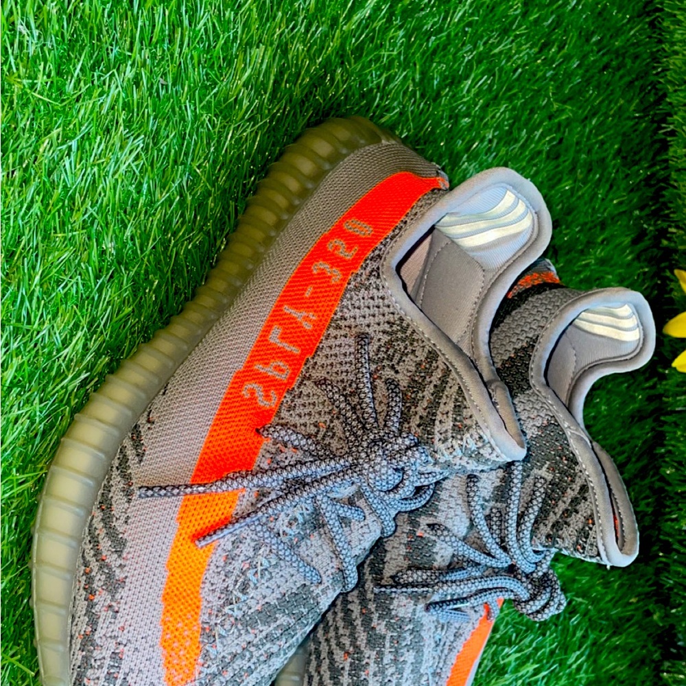 Trendy sneakers yezzy